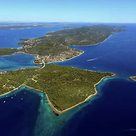בית נופש Island House Rajko