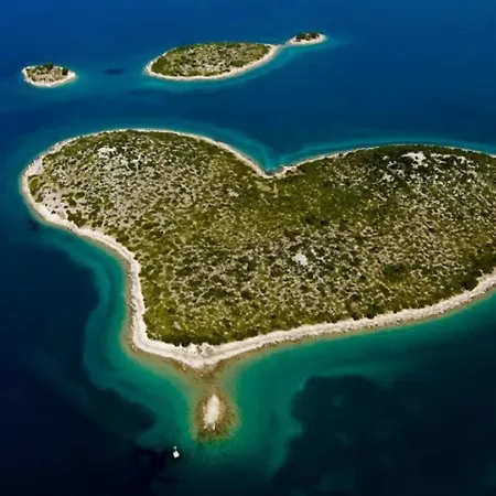 Island House Rajko Semesterbostad